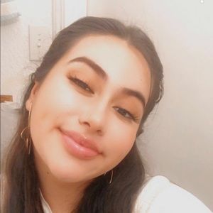 Meet your Posher, Valeria
